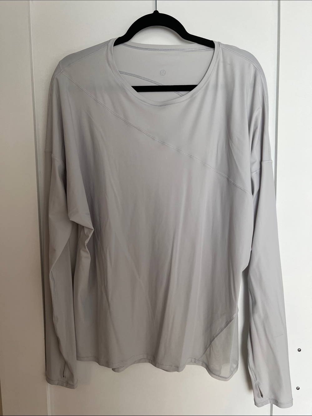 LULULEMON | Light Gray Long-Sleeve Women's Active Top
